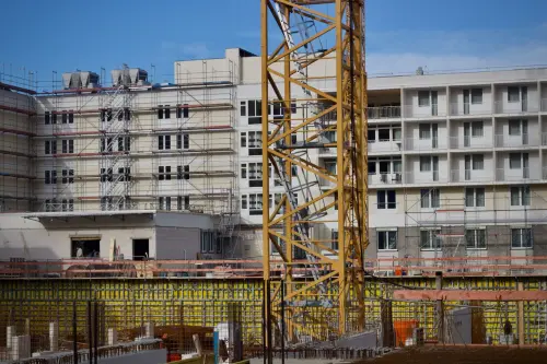 Cadute dall’alto: dove si concentrano i rischi nei lavori su edifici e strutture
